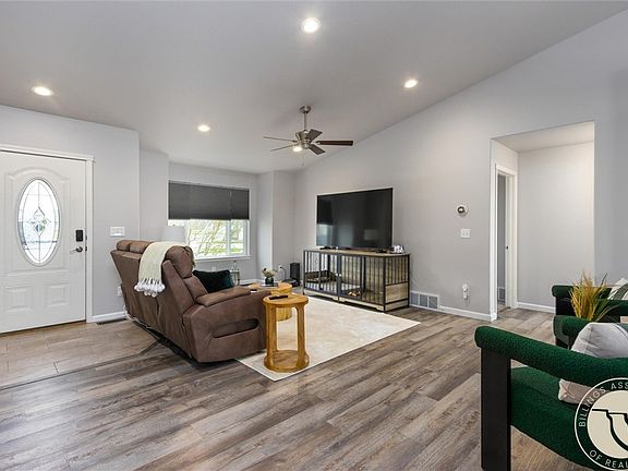 3rd image of 809 Siesta Ave