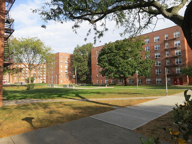1st image of 675 Tysens Ln APT 4J