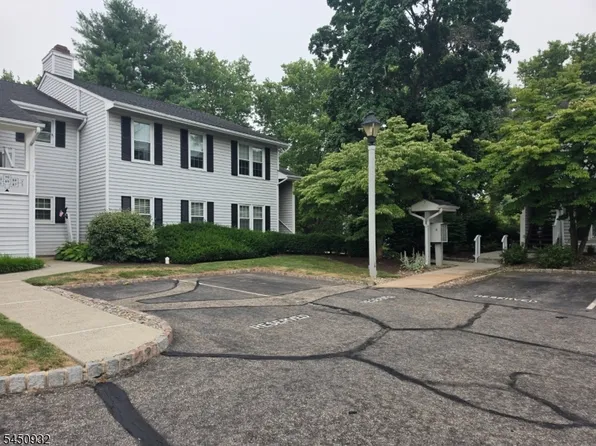 87 Junco Ct, Three Bridges, NJ 08887