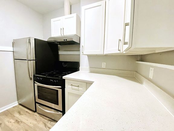 3rd image of 518 28th St APT C