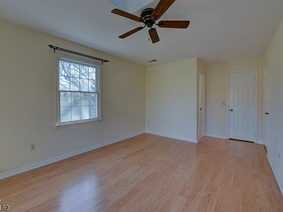 4th image of 220 Alexandria Way