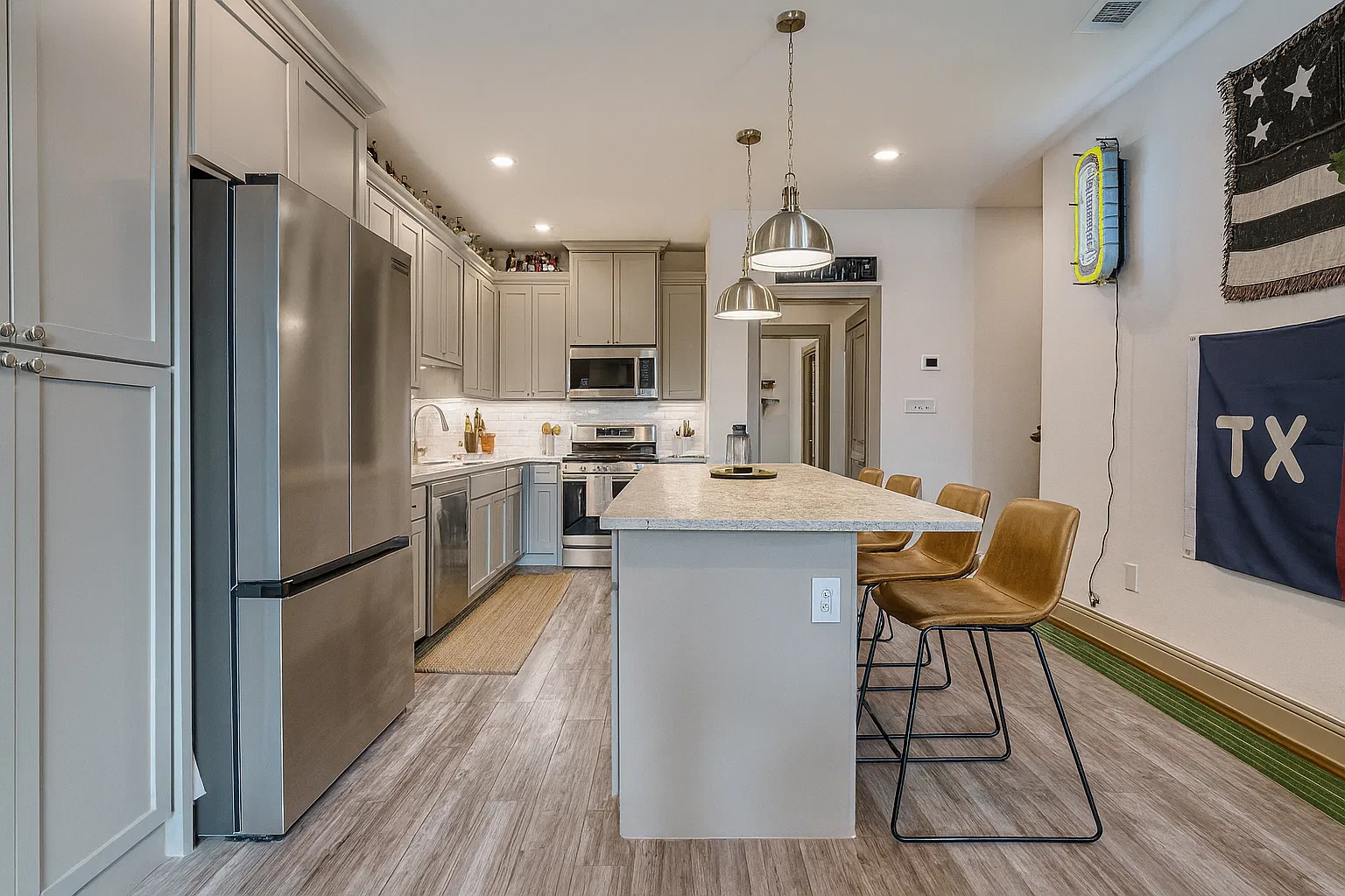 5 bed, 5.5 bath, 2213 sqft, $7,750 — Photo 4