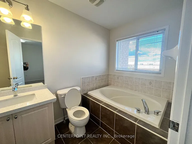 2299 Stone Glen Cres — Photo 10