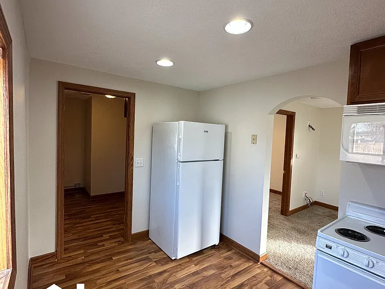 903 N 2nd St — Photo 8