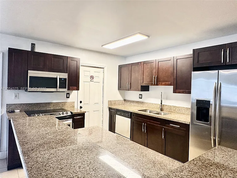 1548 SW 5th Pl #1 — Photo 9