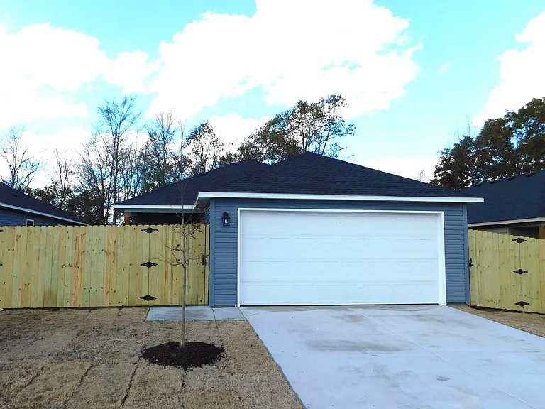 2504 E Illinois Aly — Photo 14