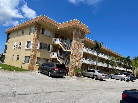 3rd image of 600 Village Green Ct #303C