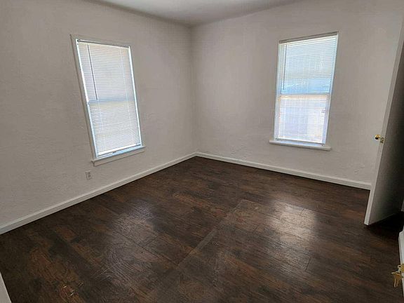 3rd image of 1226 N Sierra Way