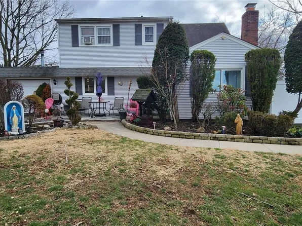 16 Red Maple Drive N, Wantagh, NY 11793