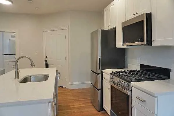 3 bed, $4,200 — Photo 2