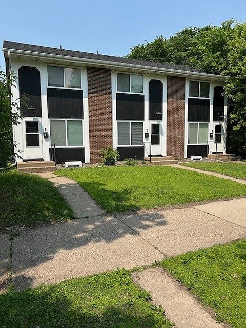 Front of the building- 2210 is the unit on the far right.