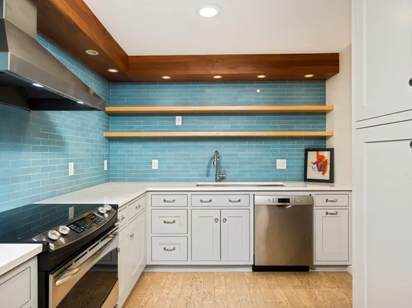 4360 Brookside Ct APT 211, Edina, MN 55436