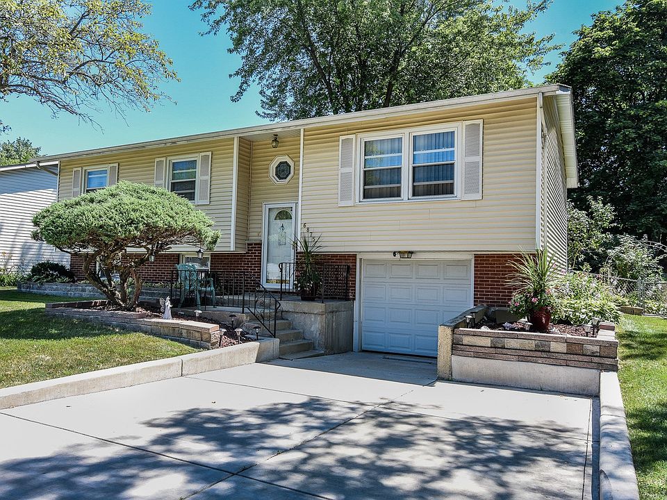 1st image of 6875 Hawthorne Ln