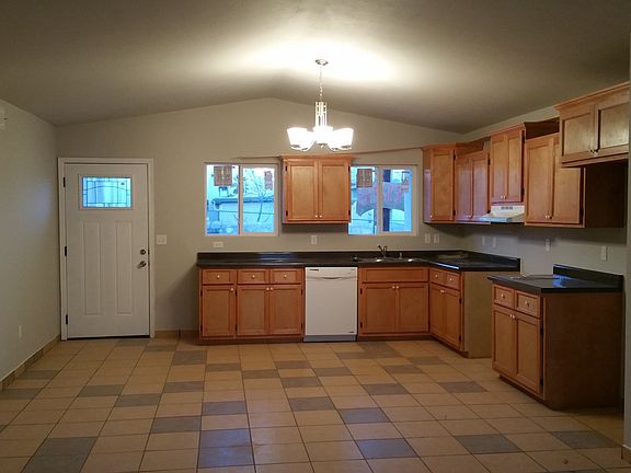 full kitchen area 
