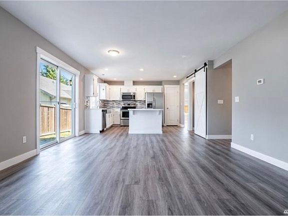 4th image of 17516 17th Ave E