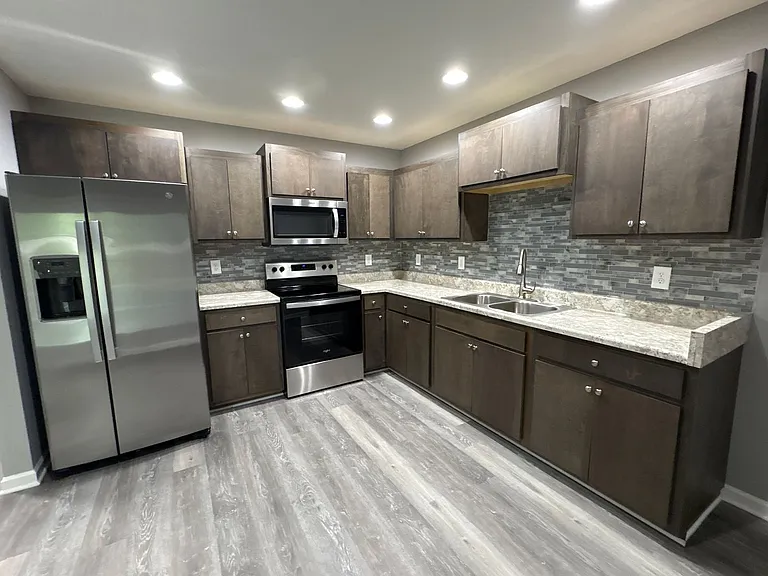 428 W Waggoner St — Photo 22