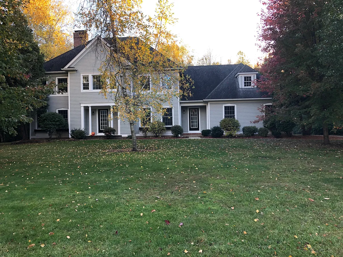 Front Yard - 160 Yacht Haven Dr