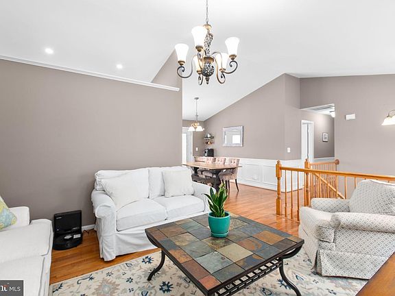 4th image of 11109 Surry Woods Ct