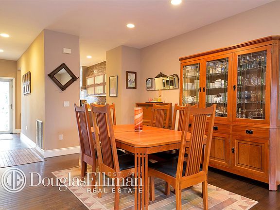 3rd image of 50 Chateau Ln #50