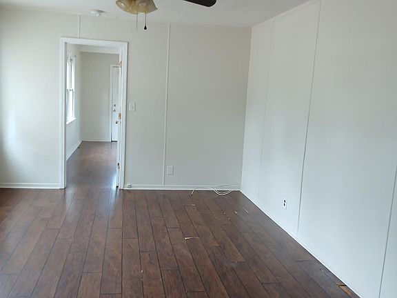 2nd image of 105 Mimosa Dr