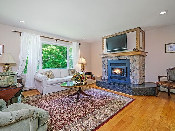 36 Gristmill Ln    (05of 38 ).jpg