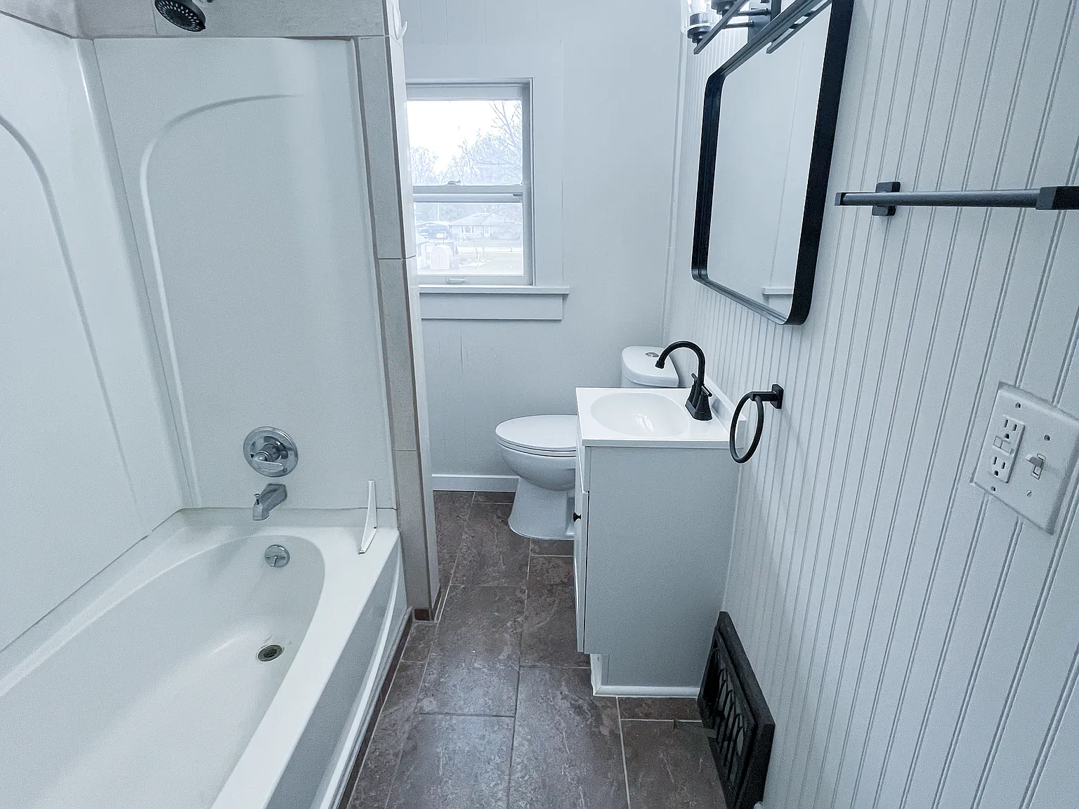 215 E Green St - Unit 4 — Photo 3