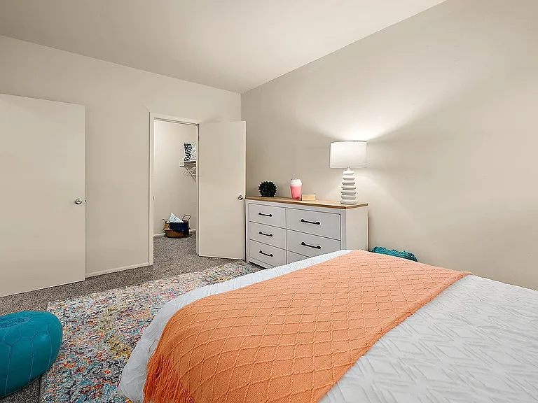 Parkwood Apartments — Photo 25