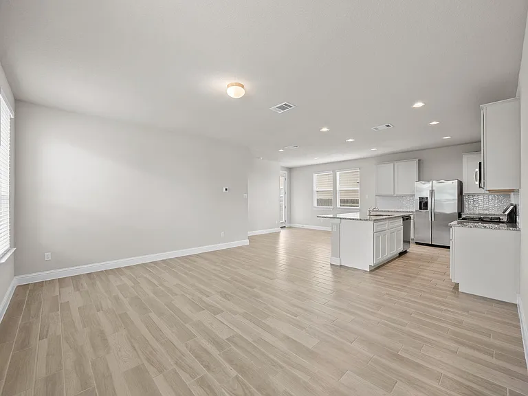 213 Graver St — Photo 8