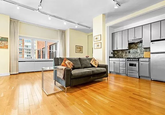 2nd image of 251 E 51st St APT 17N