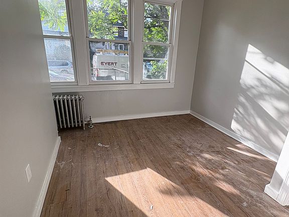 4th image of 144 S Durand Pl #1L