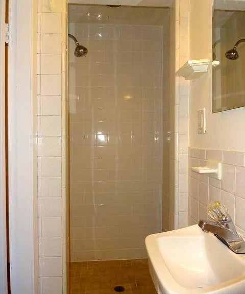 722 E 6th St #1R — Photo 11