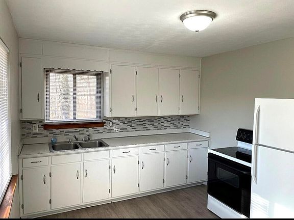 3rd image of 4342 Moomaw Ave NW