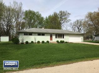 140 Cook Ct, Somonauk, IL 60552
