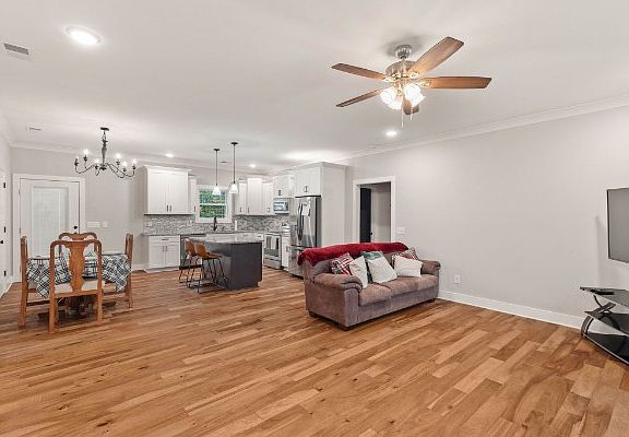 3rd image of 104 Gospel St