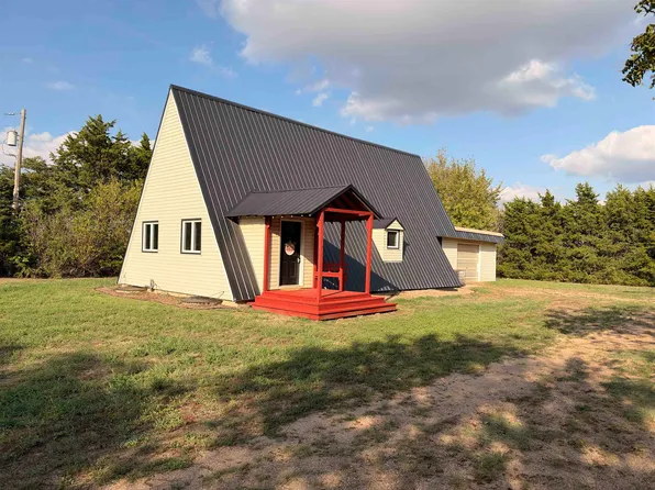 8232 N Prairie Lake Rd, Moundridge, KS 67107