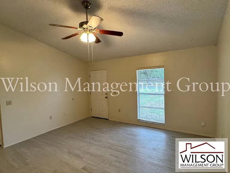 10041 Massey St — Photo 3