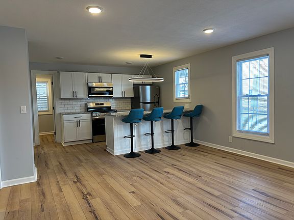 5th image of 201 Oak St Floor 2