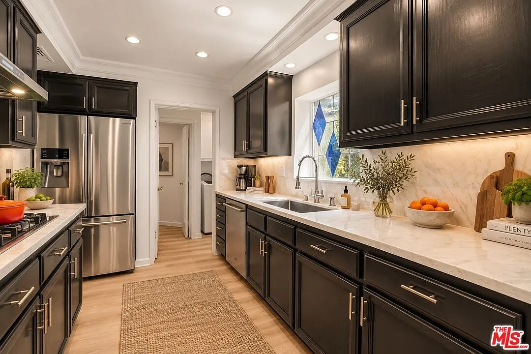 4 bed, 3.0 bath, 2791 sqft, $9,500 — Photo 1