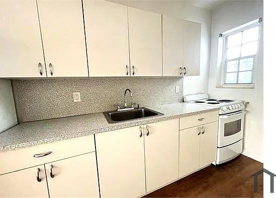 3430 NW 5th Ave #3 — Photo 1