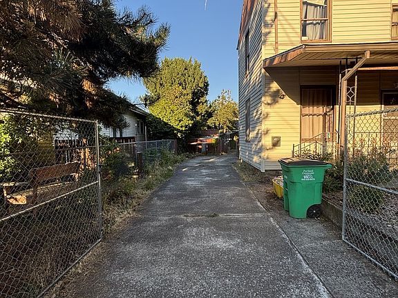 4th image of 6122 SE 87th Ave