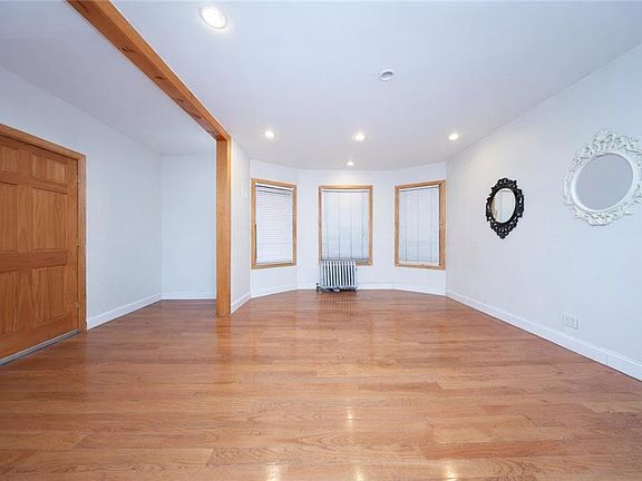 5th image of 160 Bay 28th St