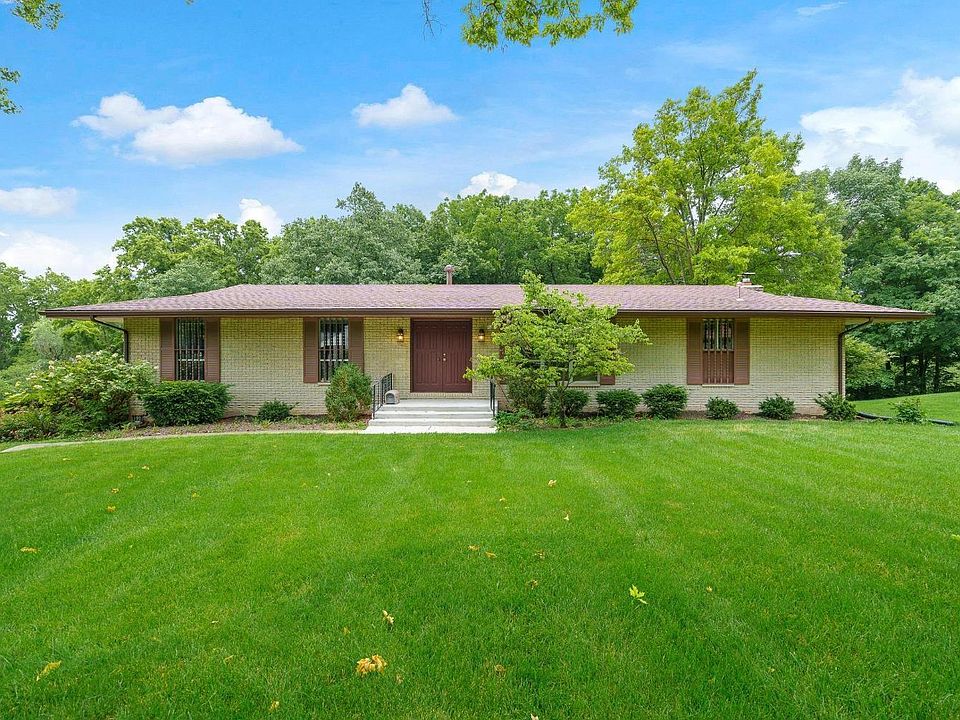 1st image of 26 Ironwood Dr