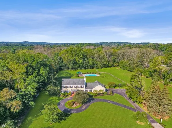 8 Fox Run Road, Tewksbury Twp., NJ 07830