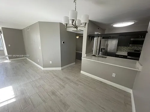 2811 N Oakland Forest Dr Photo 1