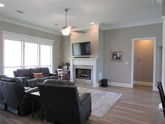 3rd image of 13720 Grace Ave