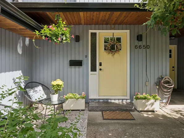 6650 Nelson Ave, West Vancouver, BC V7W 2B1