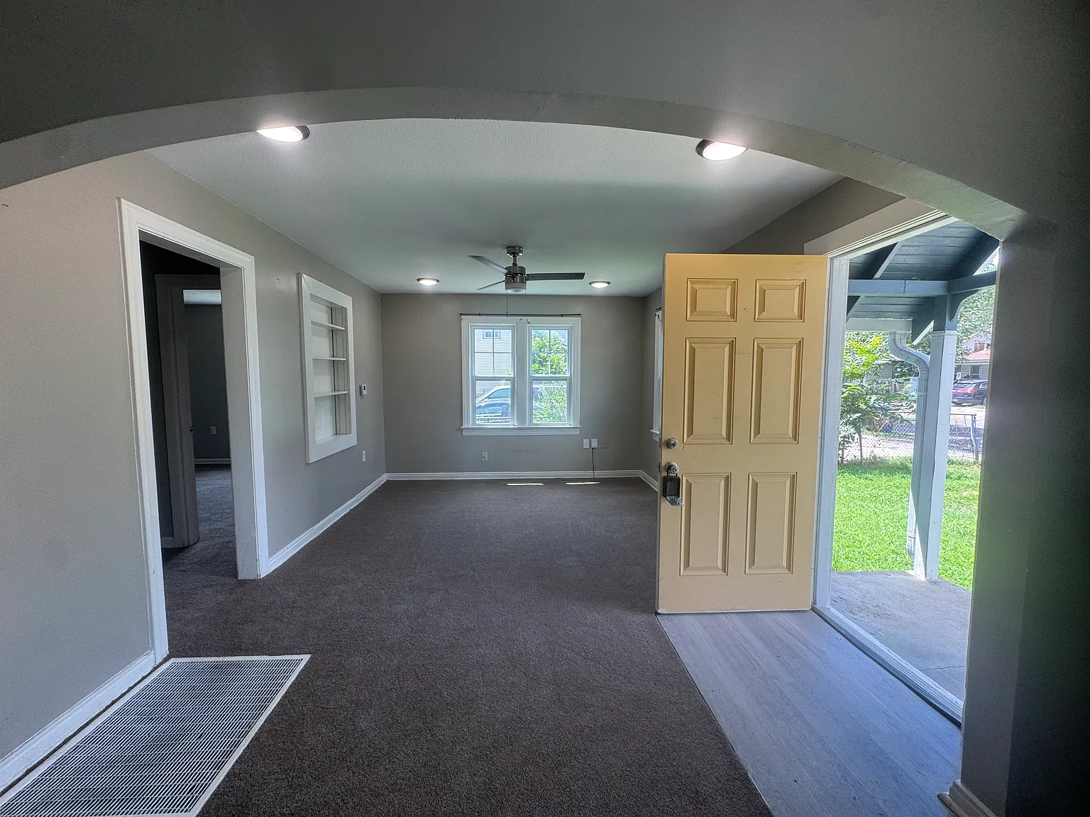 2 bed, 808 sqft, $1,000 — Photo 3