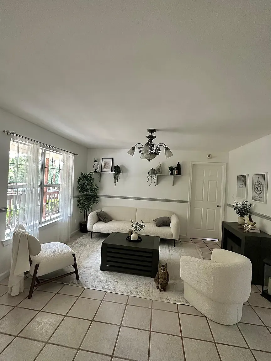 3 bed, 1972 sqft, $2,499 — Photo 2