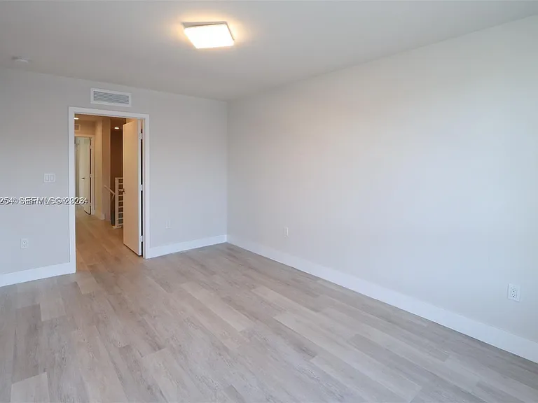 2555 NE 193rd St #2206 — Photo 17