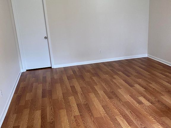 3rd image of 476 Ginger Dr